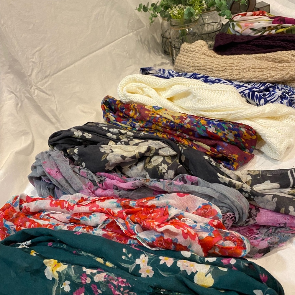 Scarf lot